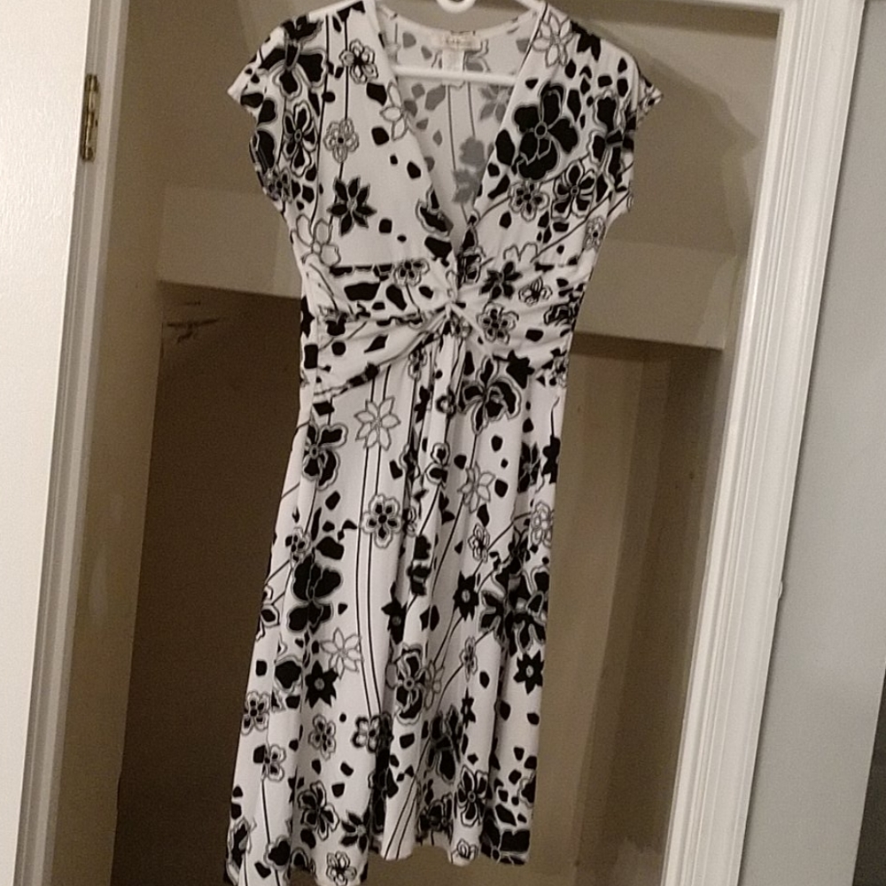 Dresses, Rompers & Tops - Picture 7 of 8